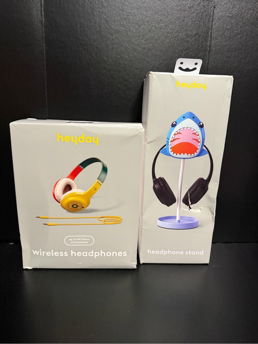 NIB Heyday Kids Wireless Headphones & Shark Stand Bundle Set Pastel Yellow Blue